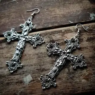 BOUCLES D’OREILLES CROIX SATANIQUE