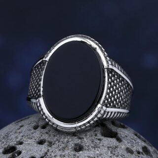 Bague Gothique en Onyx Noir