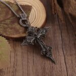 Collier Pendentif Croix Gothique