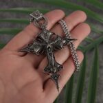 Collier Pendentif Croix Gothique